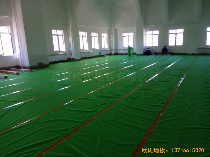 濟南中區(qū)十三中學籃球館體育木地板施工案例2