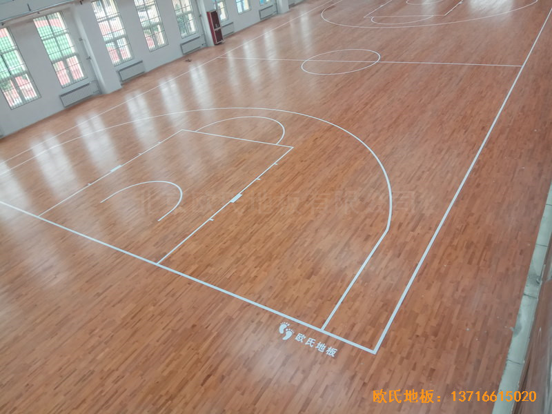 濟南中區(qū)十三中學籃球館體育木地板施工案例3