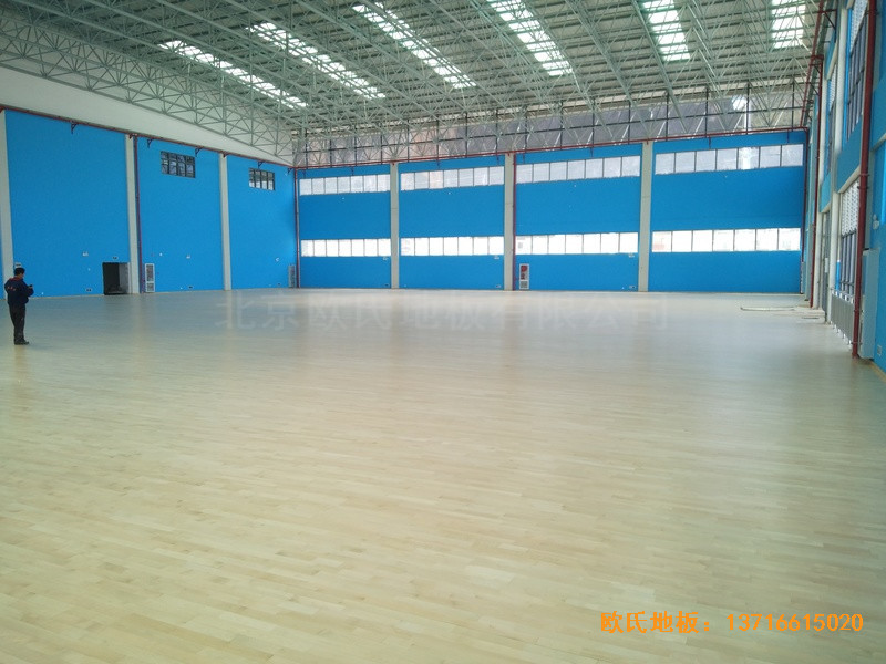 云南文山州文山學院體育館體育地板鋪設(shè)案例0
